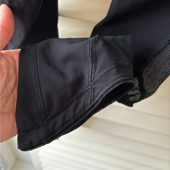 LULULEMON Body Con Crop, black. Mesh sides. - Picture 10 of 11